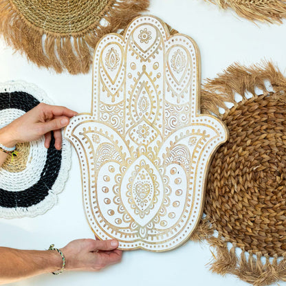 Hamsa-Wandplakette aus Mangoholz – weiß getüncht, 52 cm