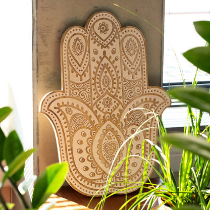 Hamsa-Wandplakette aus Mangoholz – weiß getüncht, 52 cm