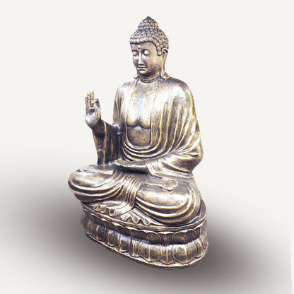 Großer antiker goldener Buddha, der auf einer Lotusblume lehrt – 2 m