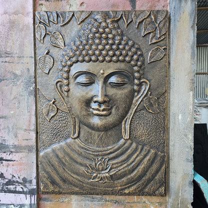 Großer Buddha-Eisenrahmen mit antikgoldenem Relief – 0,7 x 1 m