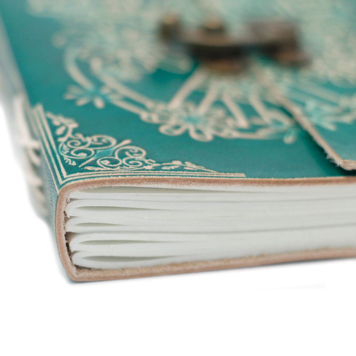 Notizbuch „Peace“ aus Leder in Grün mit Schloss (18x13 cm)